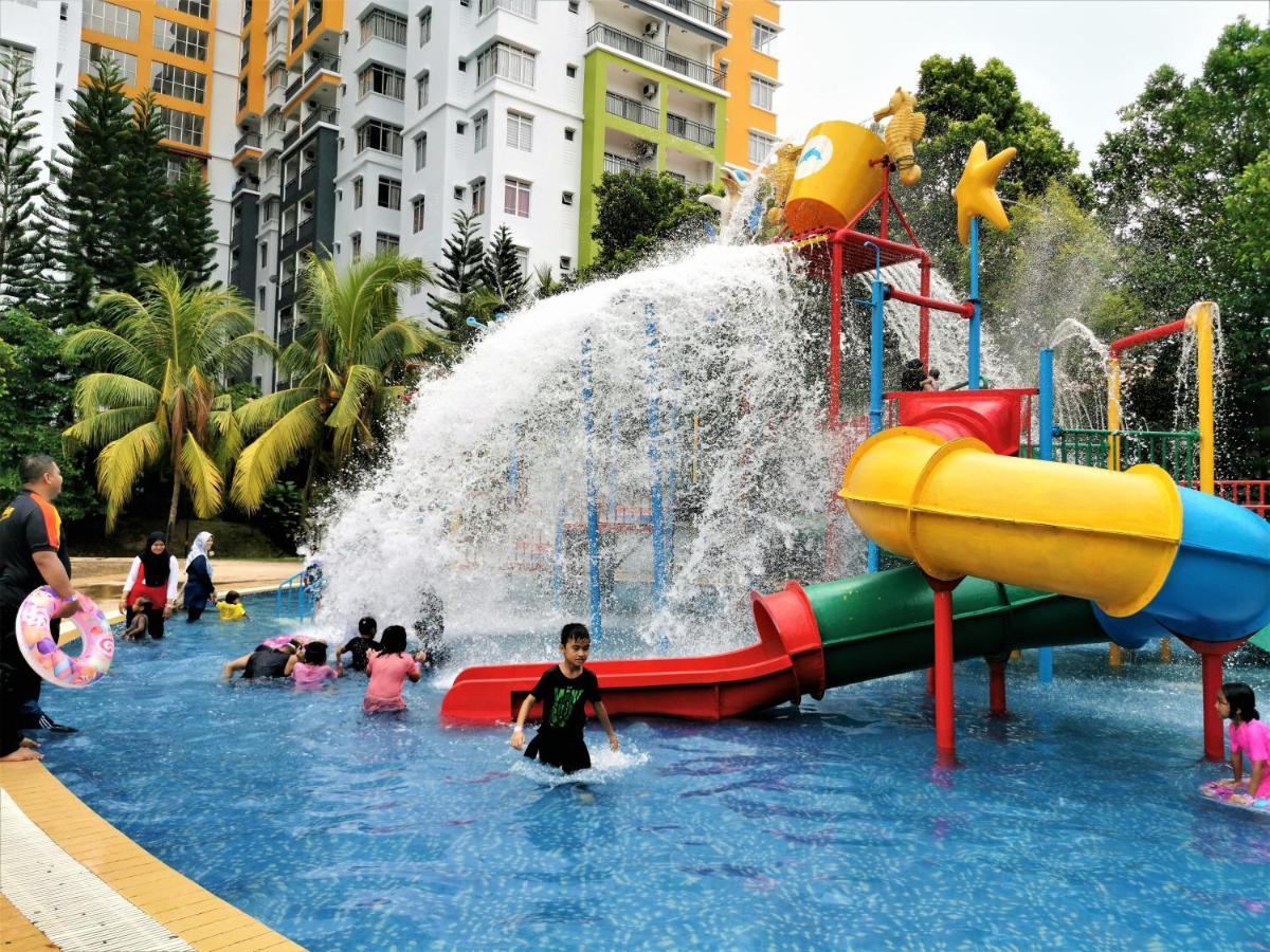 B - Lagoon Water Themepark Suite Melaka Town Esterno foto