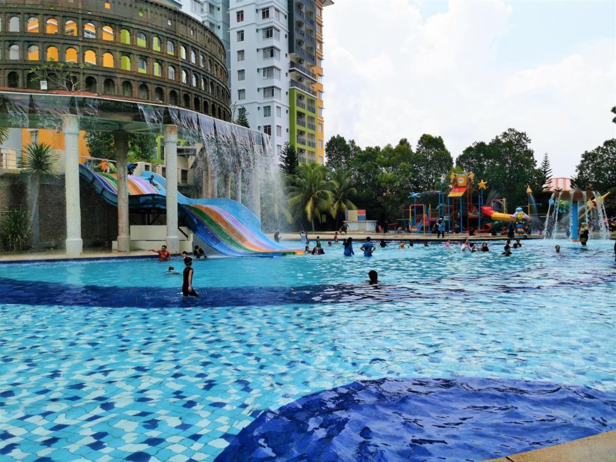 B - Lagoon Water Themepark Suite Melaka Town Esterno foto