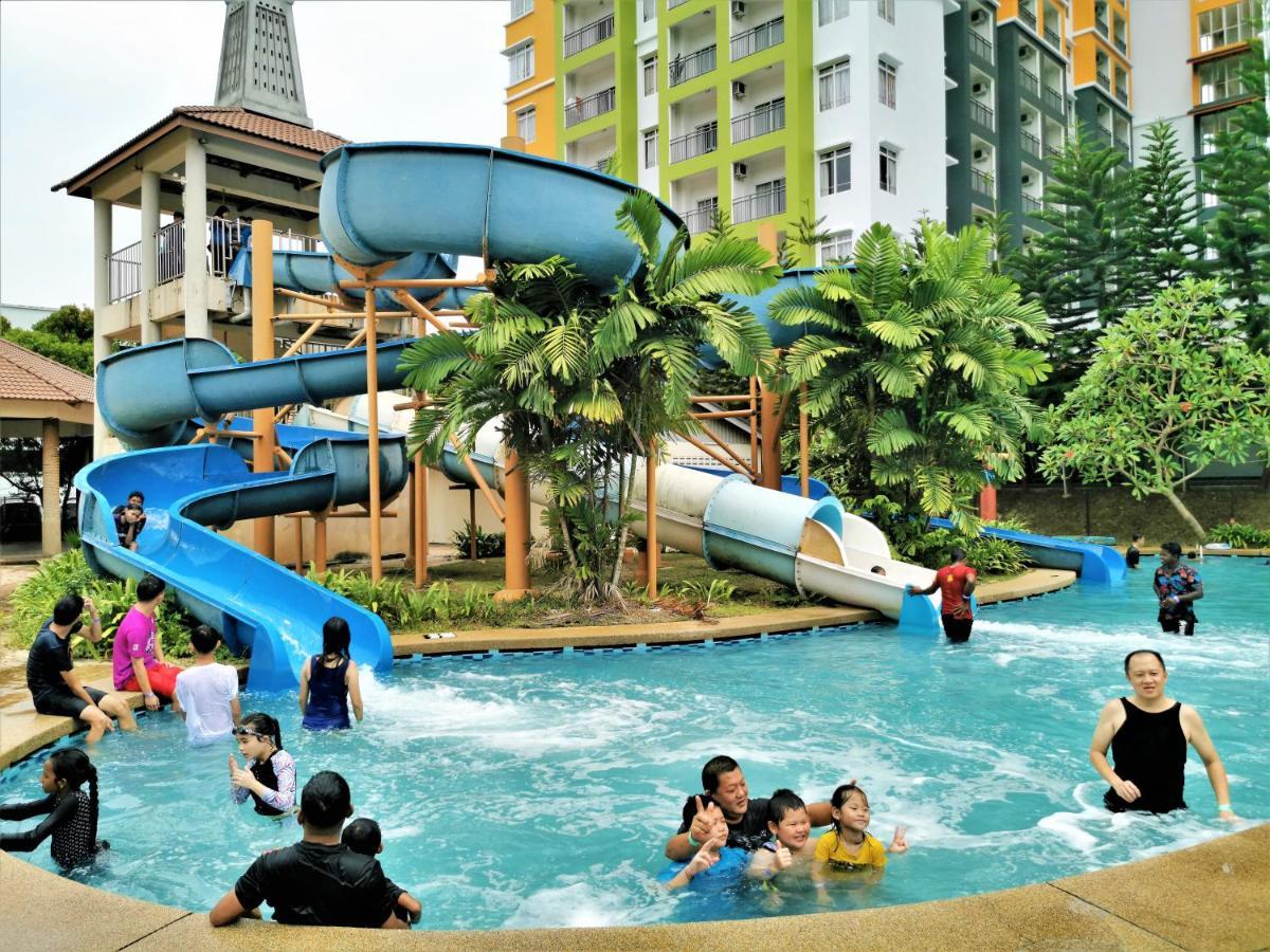 B - Lagoon Water Themepark Suite Melaka Town Esterno foto