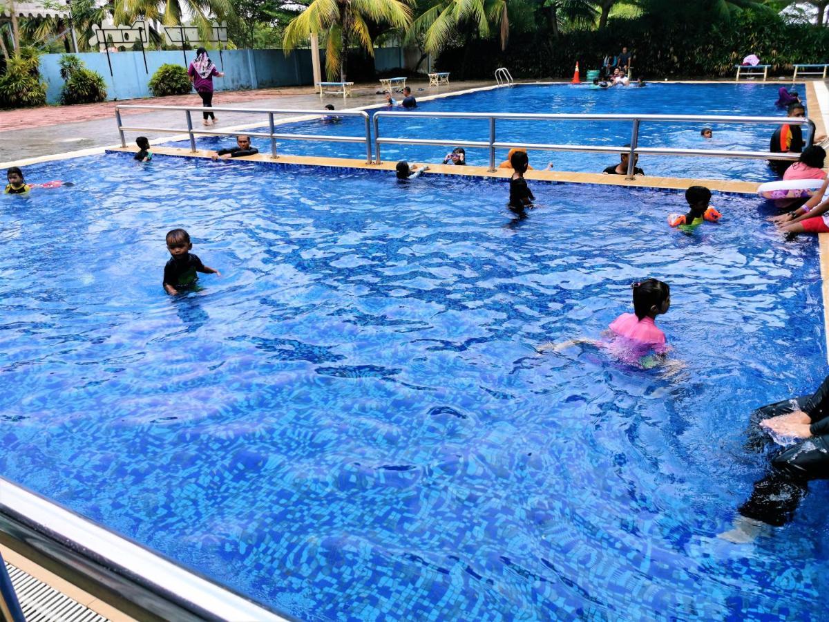 B - Lagoon Water Themepark Suite Melaka Town Esterno foto