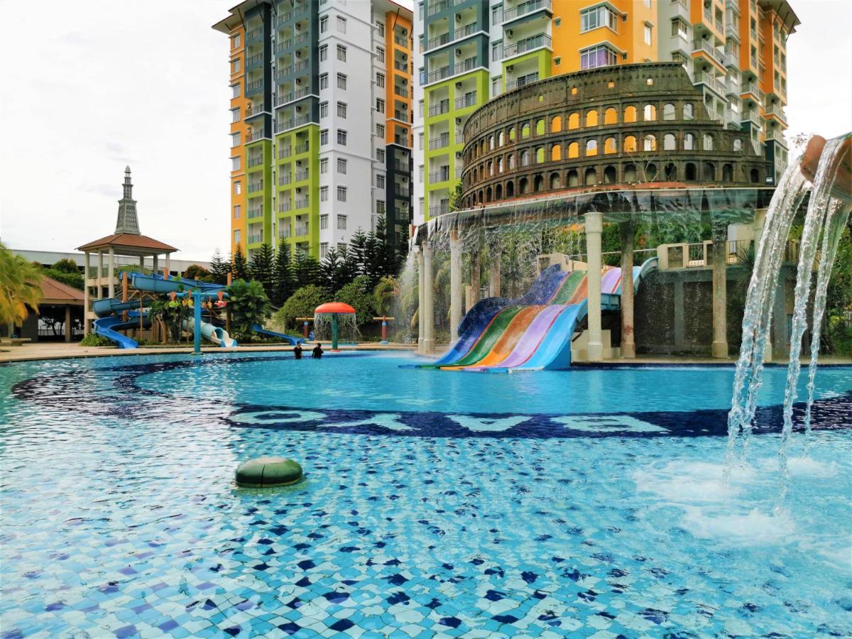 B - Lagoon Water Themepark Suite Melaka Town Esterno foto