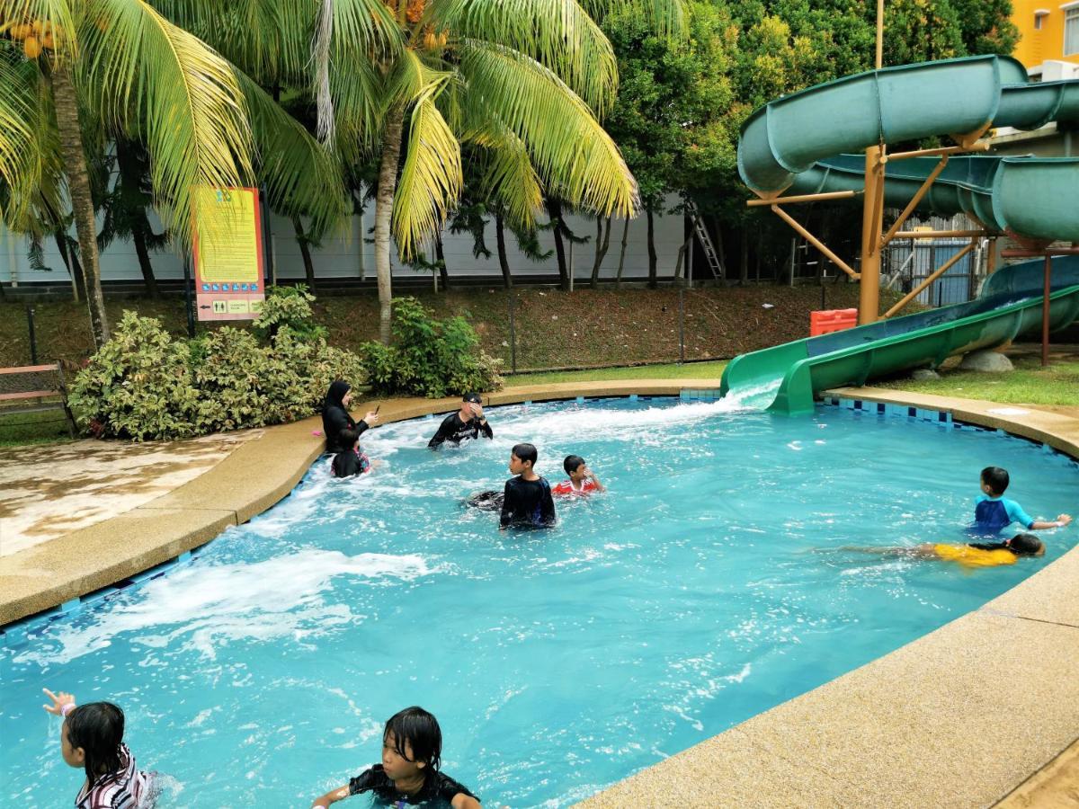 B - Lagoon Water Themepark Suite Melaka Town Esterno foto