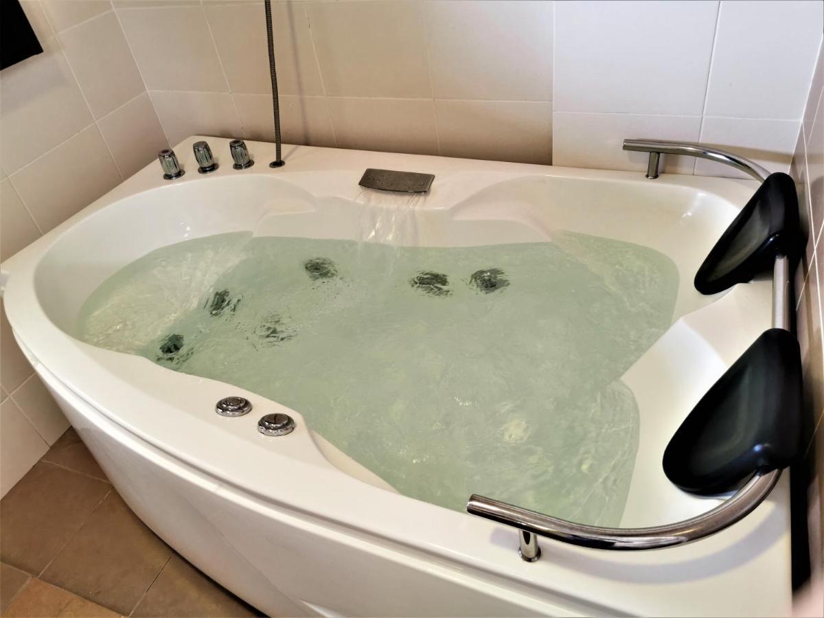 B - Lagoon Water Themepark Suite Melaka Town Esterno foto