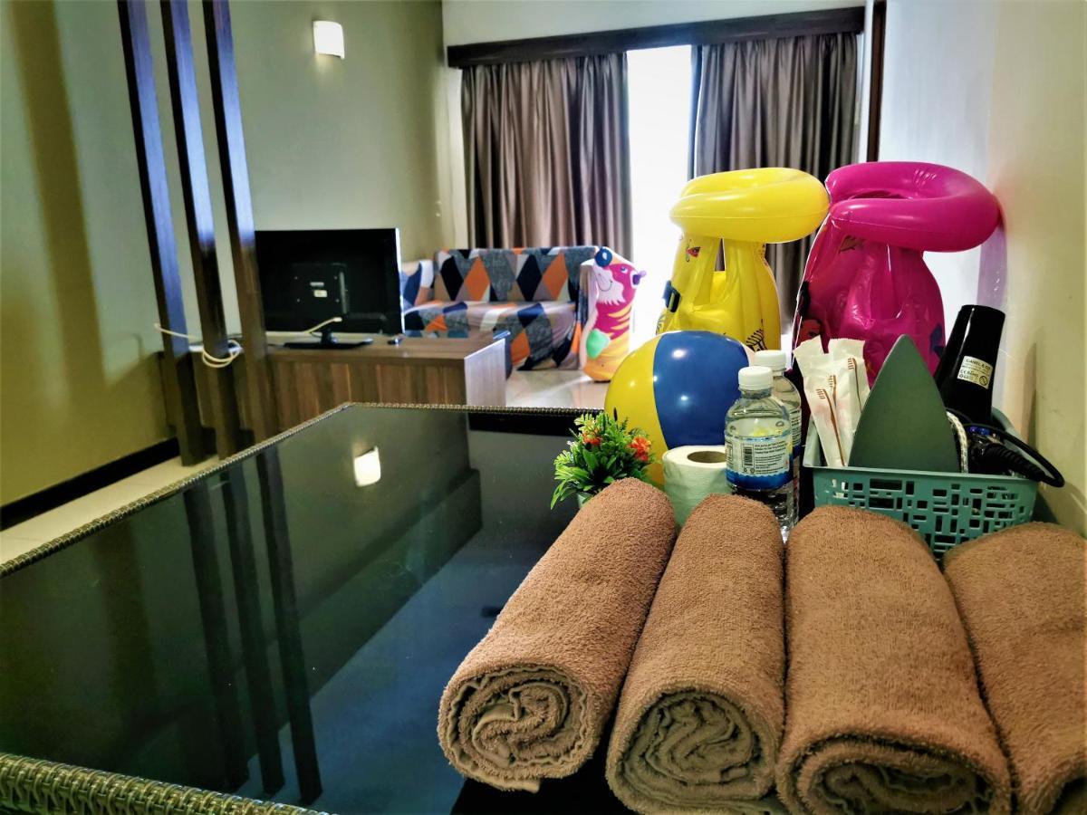B - Lagoon Water Themepark Suite Melaka Town Esterno foto