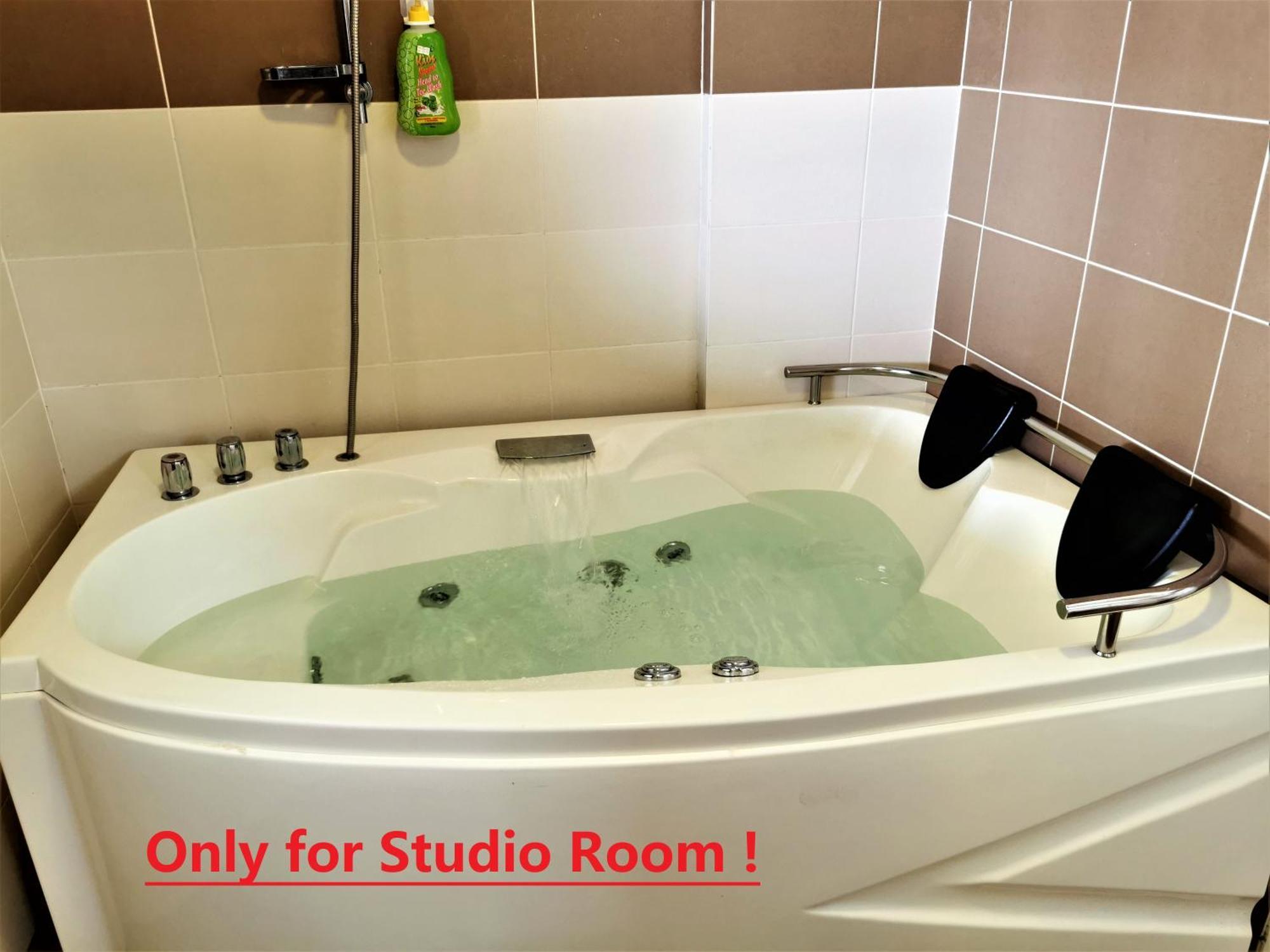 B - Lagoon Water Themepark Suite Melaka Town Esterno foto