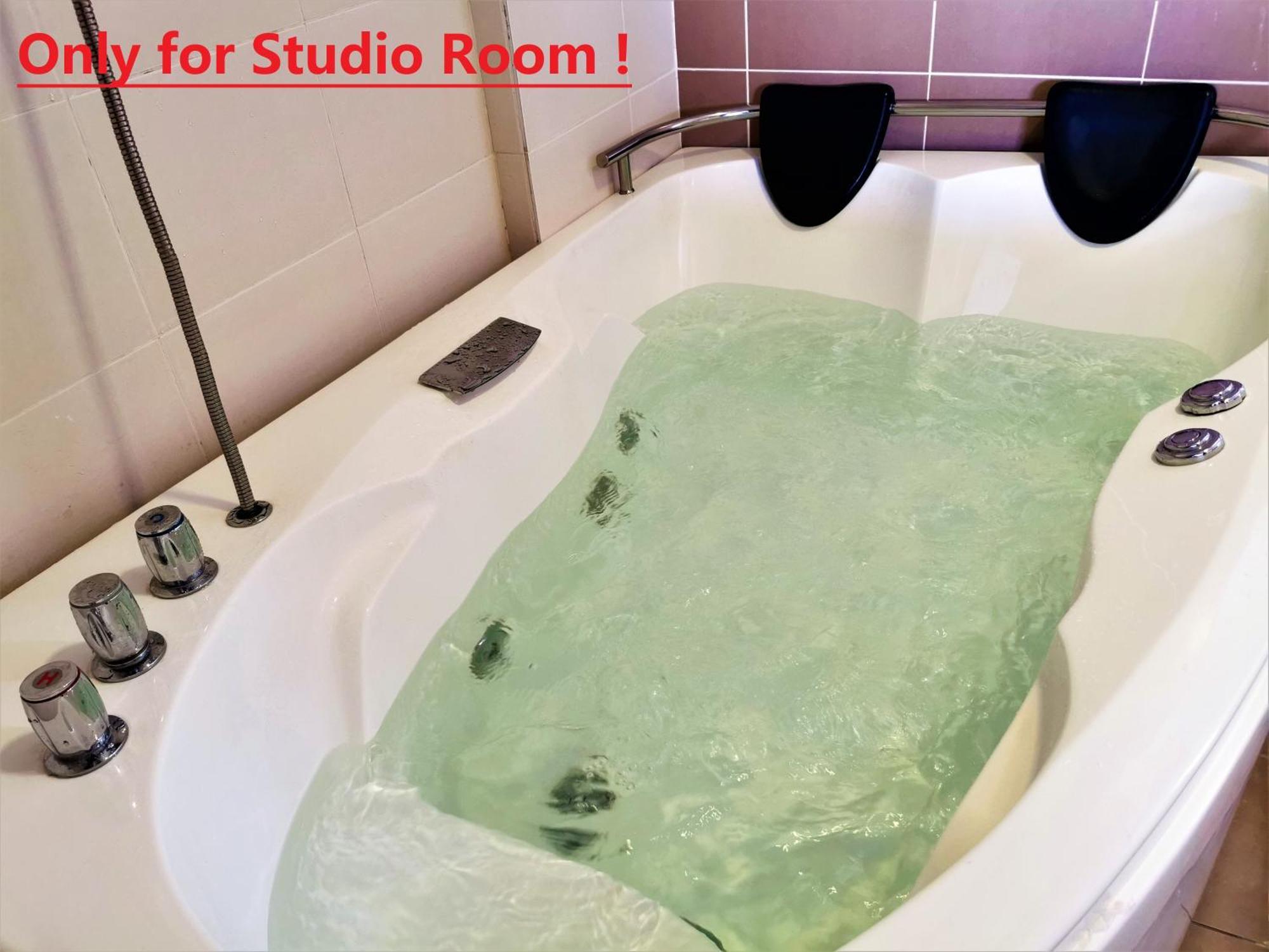 B - Lagoon Water Themepark Suite Melaka Town Esterno foto